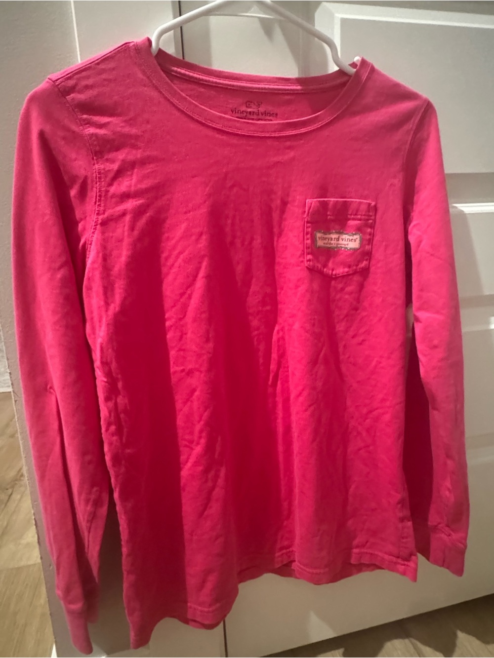 Vineyard Vines Wonen'Hot Pink Long-Sleeve Pocket Tee